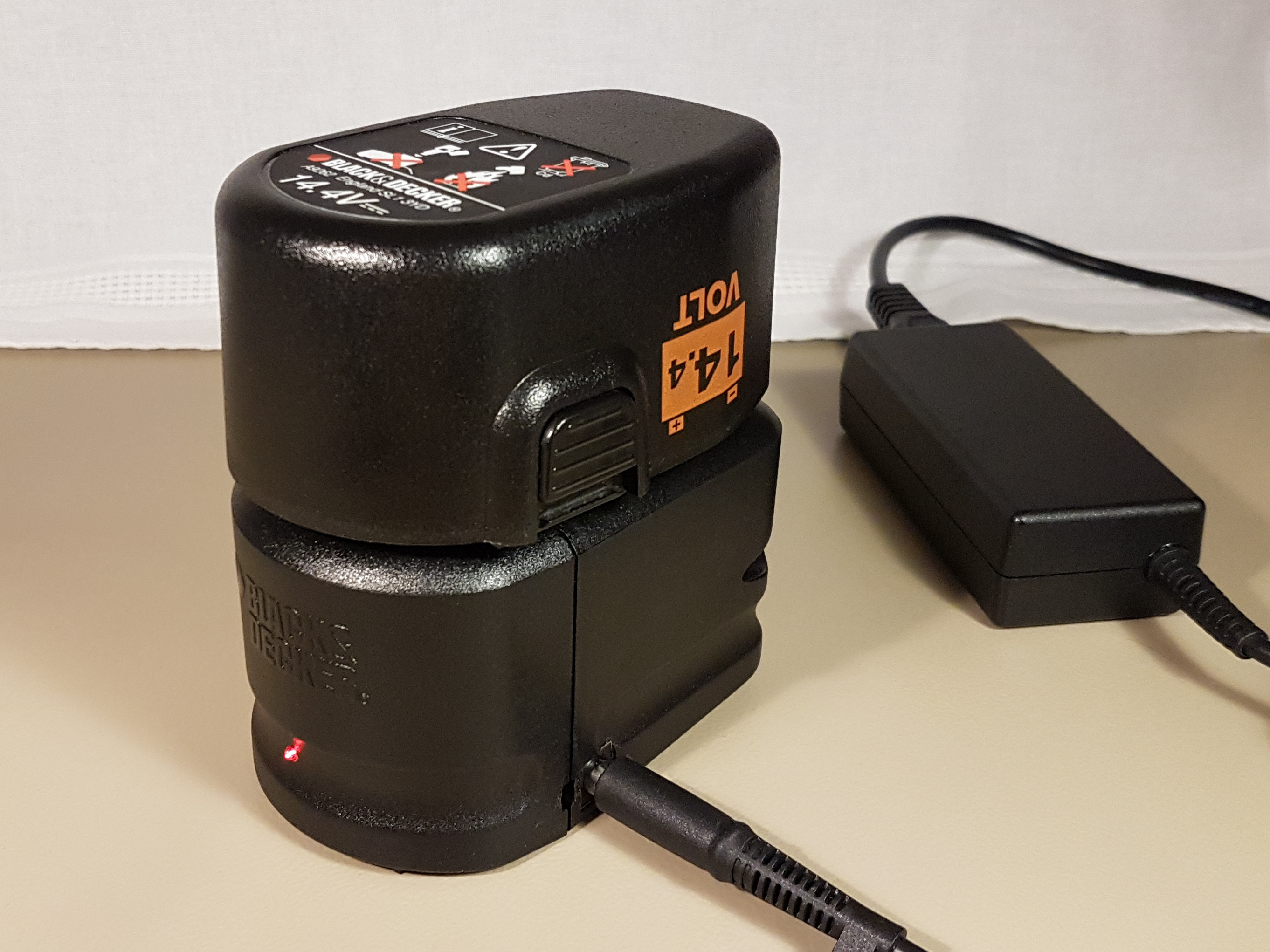 Black and Decker Genuine 18v Cordless Li-ion Battery Charger